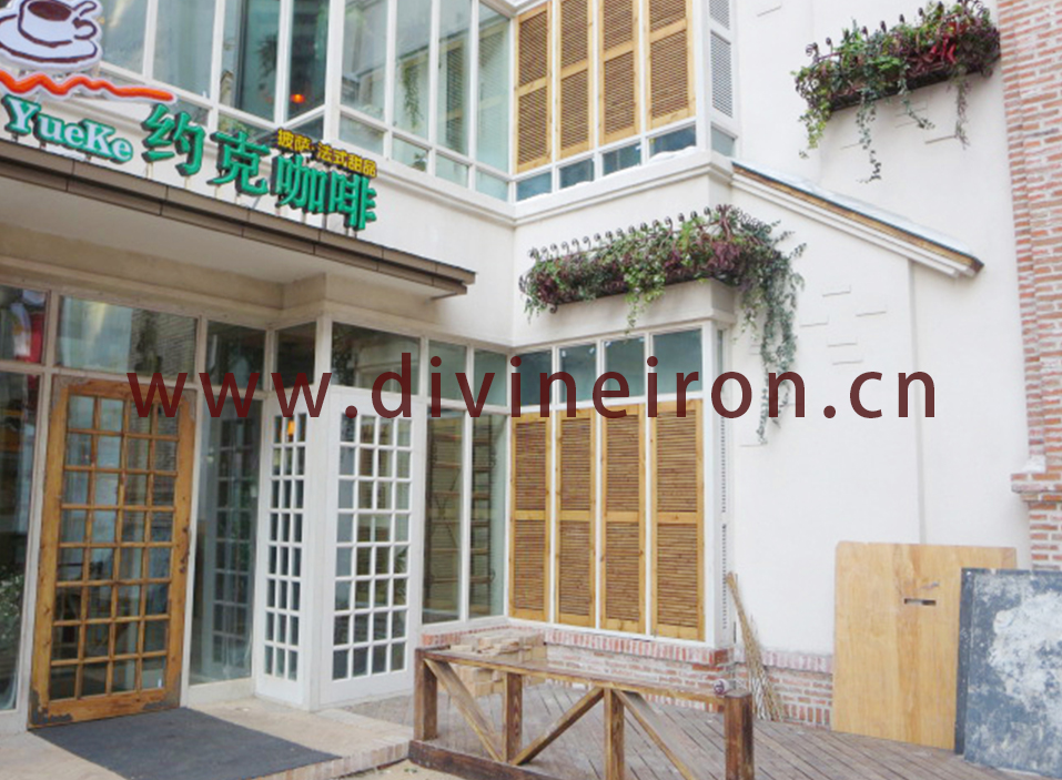  陽臺護(hù)窗花架工程案例